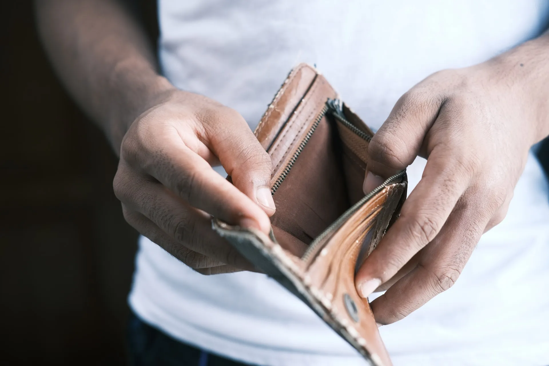 Man holding an empty wallet